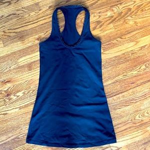 Lululemon tank top w/ ruffled edge around neck